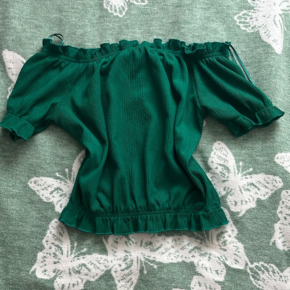 A off the shoulders dark green elastic hemmed crop top